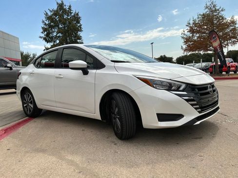 Used 2025 Nissan Versa SV FWD image 4
