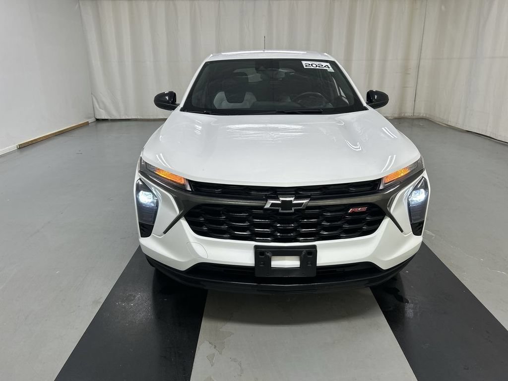 Certified 2024 Chevrolet Trax RS FWD image 3