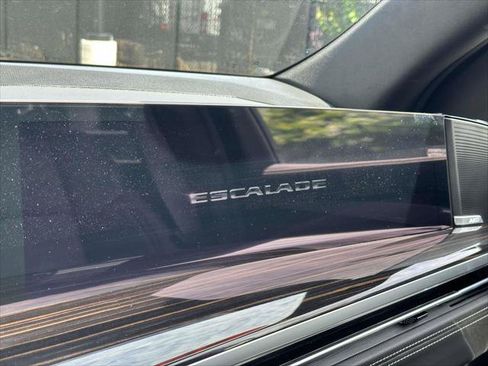 Used 2026 Cadillac Escalade ESV 4WD w/ LPO, Floor Liner Package image 24