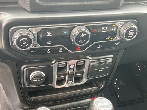 Used 2023 Jeep Wrangler Unlimited Sport AWD/4WD image 17