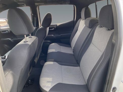 Used 2022 Toyota Tacoma TRD Sport w/ Technology Package image 13