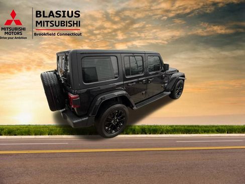 Used 2023 Jeep Wrangler Unlimited Sahara w/ Cold Weather Group image 19