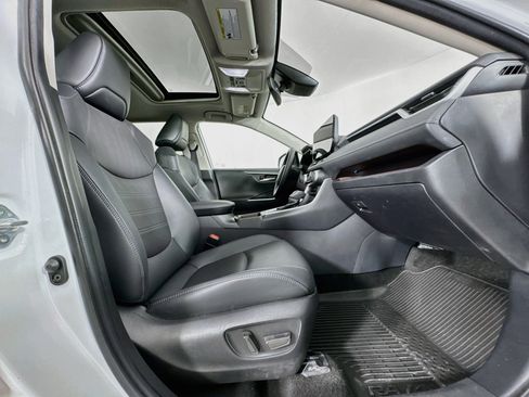 Certified 2025 Toyota RAV4 Limited AWD/4WD image 30
