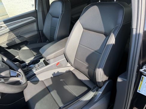 Used 2023 Volkswagen Atlas Cross Sport SE w/ Panoramic Sunroof Package AWD/4WD image 11
