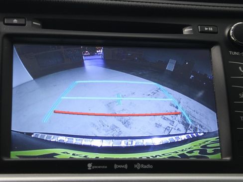 Used 2017 Toyota Highlander XLE image 7