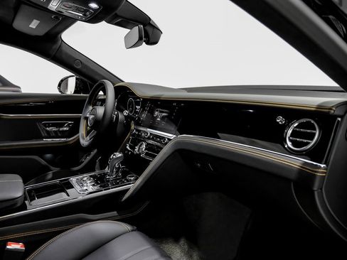 Used 2024 Bentley Flying Spur V8 image 11