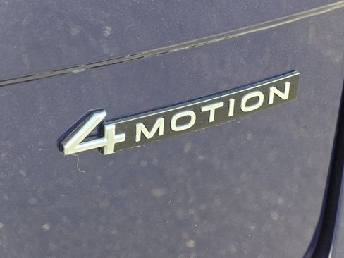 Used 2022 Volkswagen Tiguan SE w/ Panoramic Sunroof Package image 15