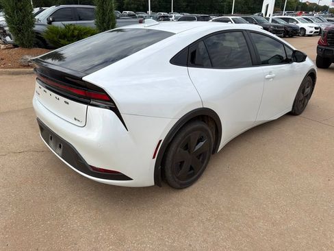 Used 2025 Toyota Prius LE FWD image 5