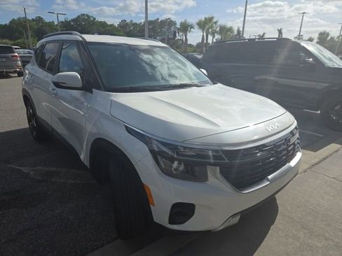 Certified 2025 Kia Seltos S FWD image 2