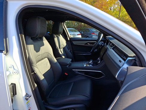 Certified 2025 Jaguar F-PACE R-Dynamic S image 3