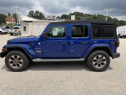 Used 2018 Jeep Wrangler Unlimited Sahara AWD/4WD image 4