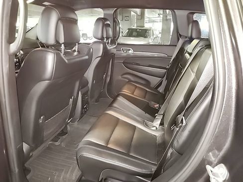 Used 2019 Jeep Grand Cherokee Limited AWD/4WD image 3