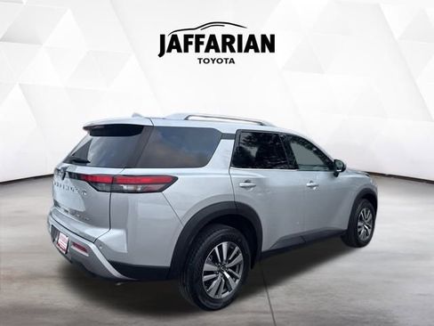 Used 2025 Nissan Pathfinder SL image 6