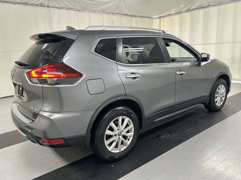 Used 2019 Nissan Rogue SV image 2