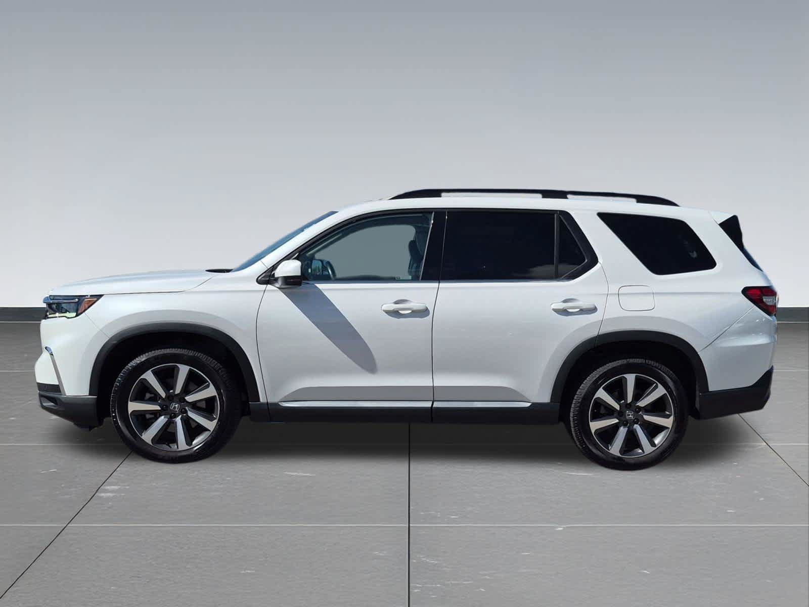 Certified 2024 Honda Pilot Touring image 3