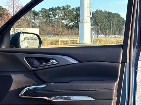 New 2026 Chevrolet Traverse LT w/ Driver Confidence Package image 17