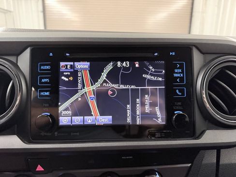 Used 2019 Toyota Tacoma TRD Off-Road w/ Technology Package AWD/4WD image 17