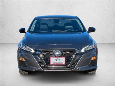 Used 2021 Nissan Altima 2.5 SR image 2