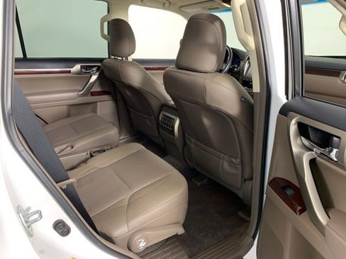 Used 2019 Lexus GX 460 image 42
