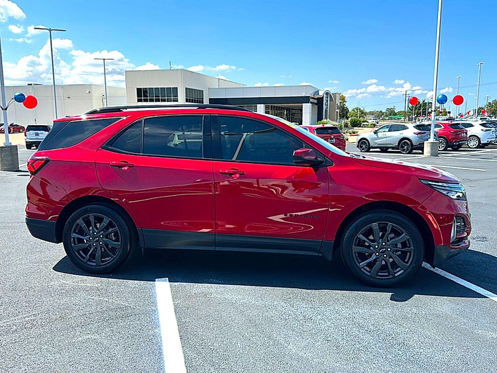 Used 2023 Chevrolet Equinox RS FWD image 9
