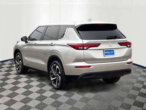 Used 2022 Mitsubishi Outlander ES image 4