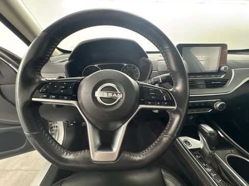 Used 2024 Nissan Altima 2.5 SR FWD image 18