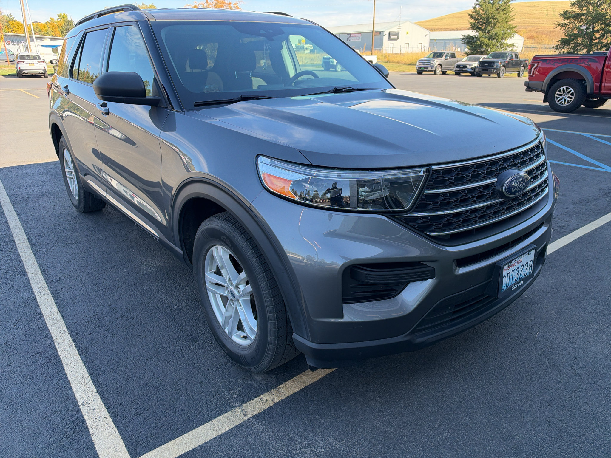 Used 2022 Ford Explorer XLT w/ Class IV Trailer Tow Package AWD/4WD image 3