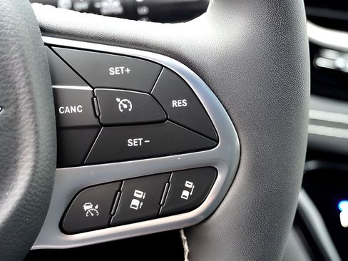 New 2026 Chrysler Pacifica Select FWD image 15