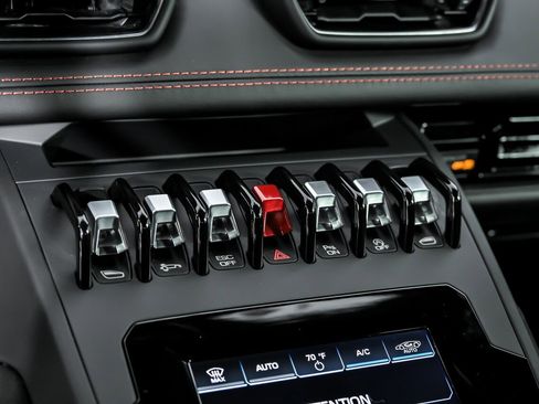 Used 2020 Lamborghini Huracan EVO image 32