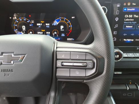 Used 2025 Chevrolet Colorado Trail Boss AWD/4WD image 10