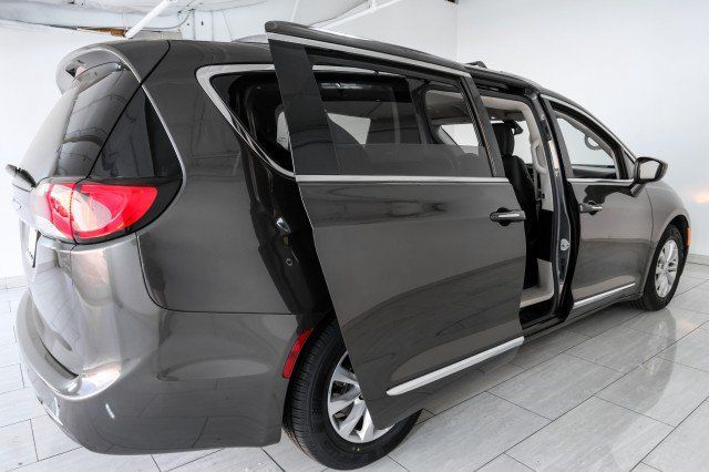 Used 2019 Chrysler Pacifica Touring-L FWD image 42