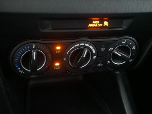 Used 2015 MAZDA MAZDA3 i Touring image 23