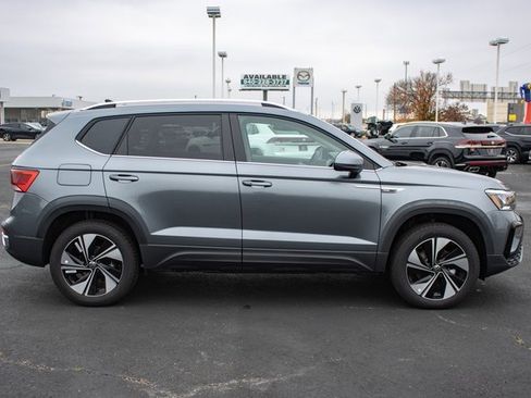 Used 2024 Volkswagen Taos SE image 8