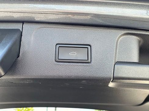 Certified 2024 Volkswagen Atlas SEL Premium R-Line image 11