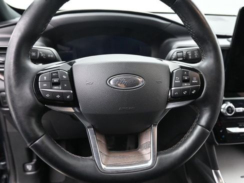 Used 2023 Ford Explorer Platinum w/ Technology Package AWD/4WD image 12