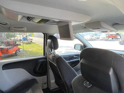 Used 2013 Dodge Grand Caravan SXT w/ Rear Park Assist Pkg FWD image 8