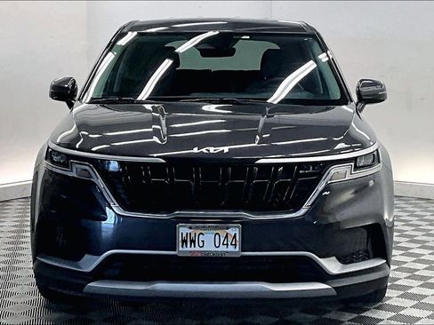 Used 2023 Kia Carnival LX FWD image 2