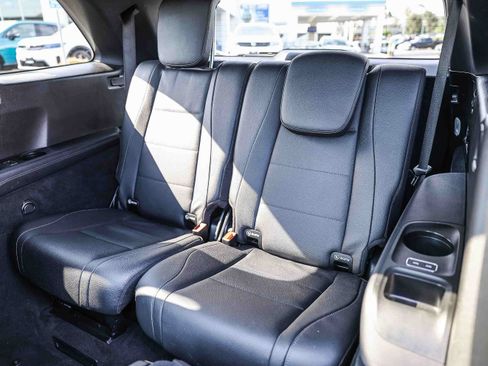 Used 2021 Mercedes-Benz GLS 450 4MATIC image 9