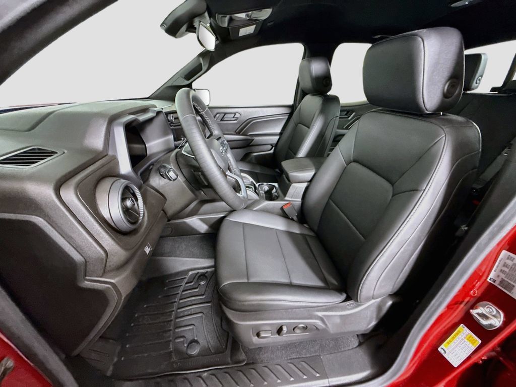 Used 2025 Chevrolet Colorado Trail Boss AWD/4WD image 20