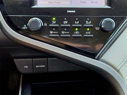 Used 2020 Toyota Camry LE image 17