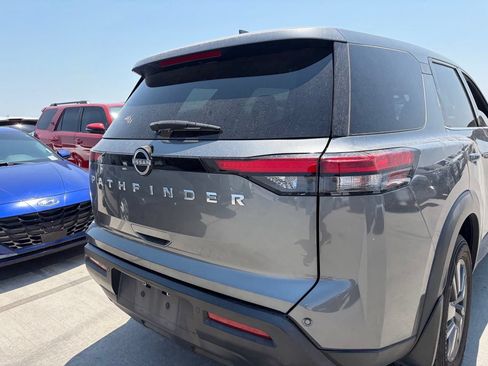 Used 2022 Nissan Pathfinder S FWD image 4