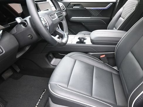 Used 2026 GMC Acadia Denali AWD/4WD image 19