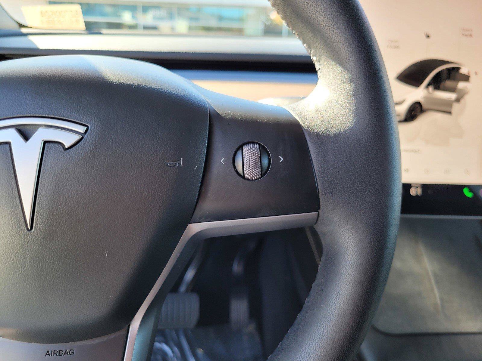 Used 2022 Tesla Model Y Long Range AWD/4WD image 32