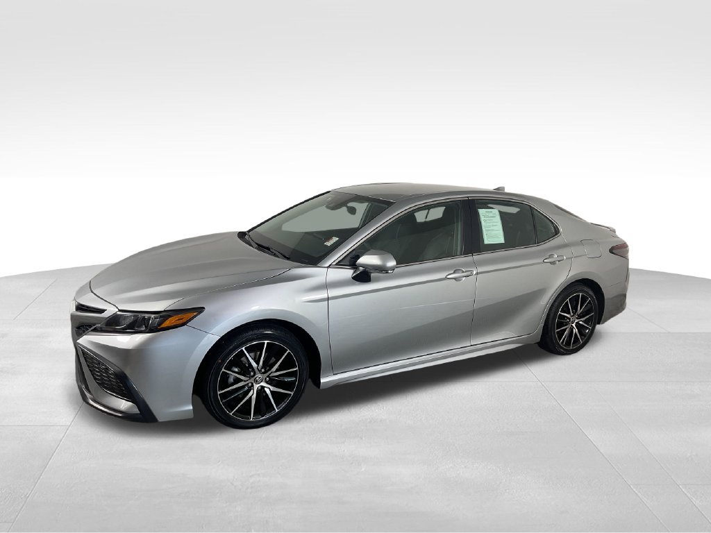 Used 2024 Toyota Camry SE w/ Cold Weather Package AWD/4WD image 3