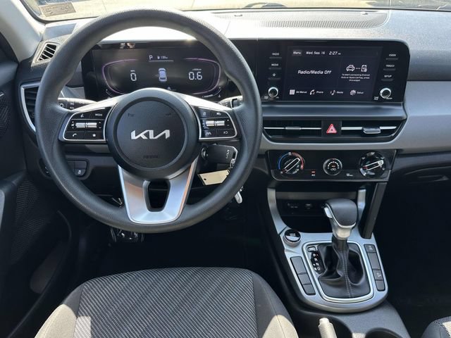 Used 2024 Kia Seltos LX AWD/4WD image 3