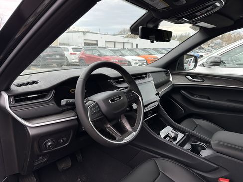 New 2026 Jeep Grand Cherokee L Limited AWD/4WD image 8
