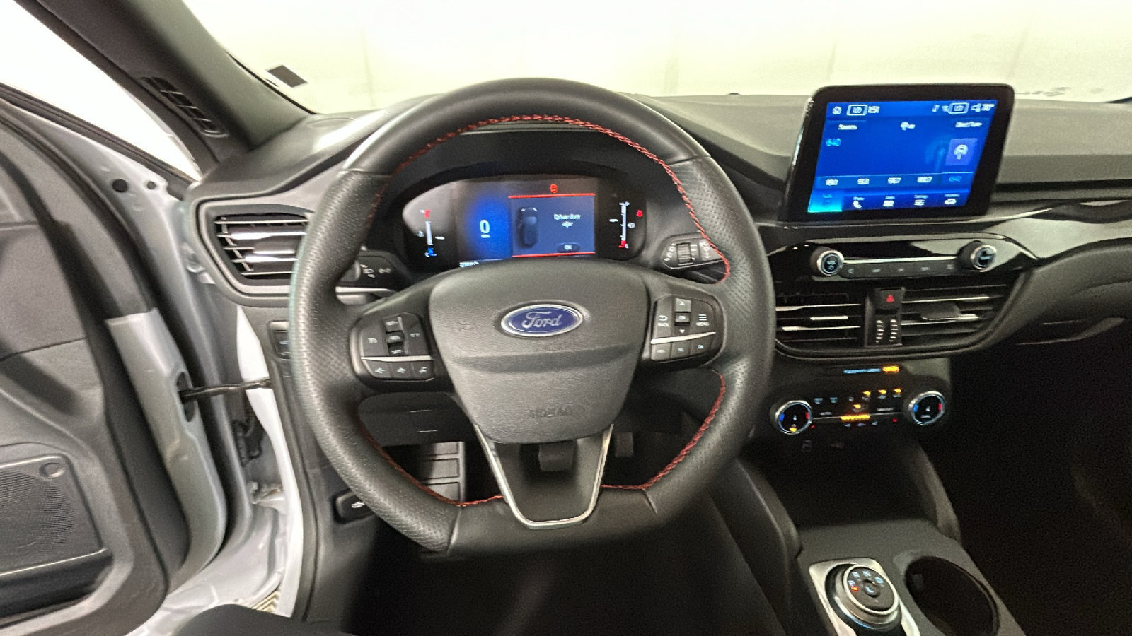 Used 2025 Ford Escape ST-Line Select AWD/4WD image 17