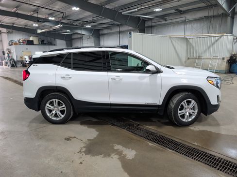 Used 2018 GMC Terrain SLE w/ Infotainment Package I AWD/4WD image 2