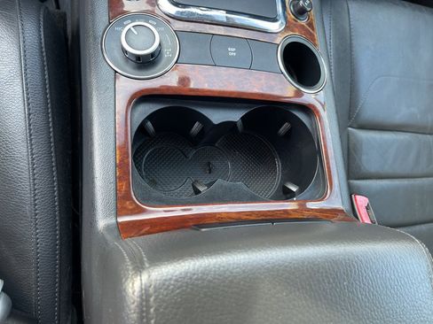 Used 2010 Volkswagen Touareg VR6 w/ Luxury Pkg image 38