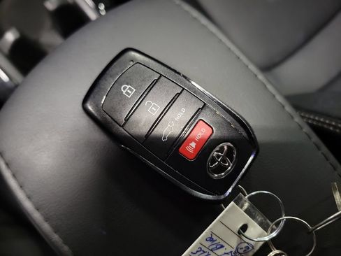 Used 2023 Toyota Corolla Cross XLE w/ Convenience Package FWD image 20